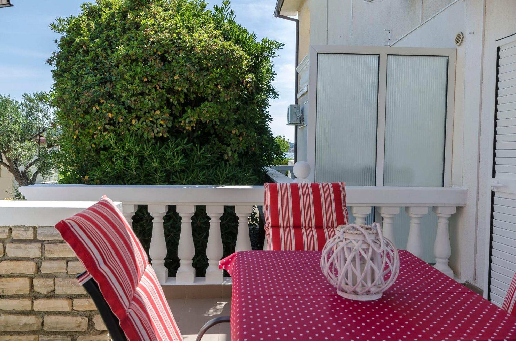 Apartment Robyn On The Beach Srima Extérieur photo